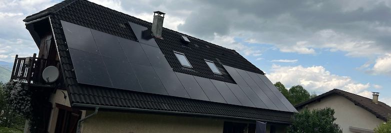 découvrez notre solution photovoltaïque de 10 kwc, conçue pour réduire votre facture d'électricité tout en préservant l'environnement. explorez les bénéfices d'une installation solaire adaptée à vos besoins et bénéficiez d'une énergie renouvelable performante et durable.