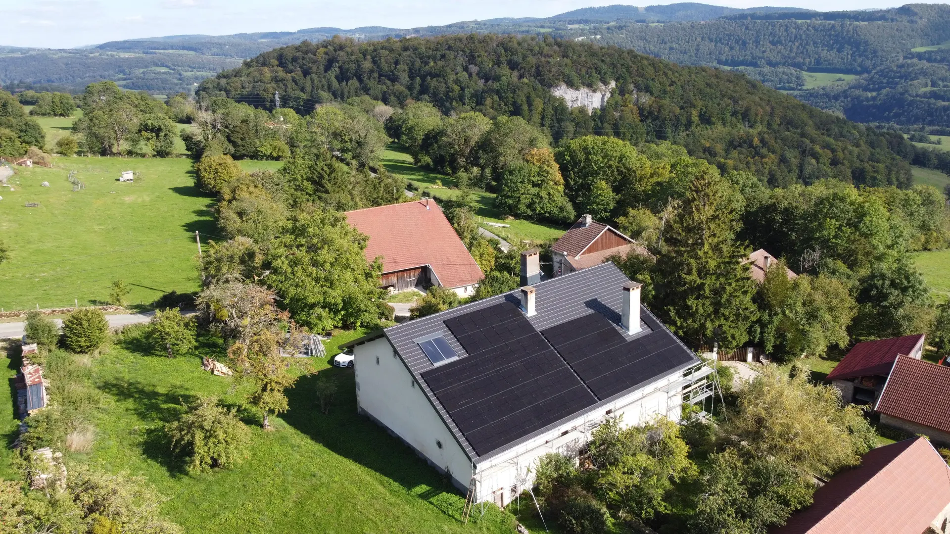 découvrez notre retour d'expérience sur les panneaux photovoltaïques : avantages, inconvénients, économies d'énergie et conseils pratiques pour réussir votre transition vers une énergie renouvelable.