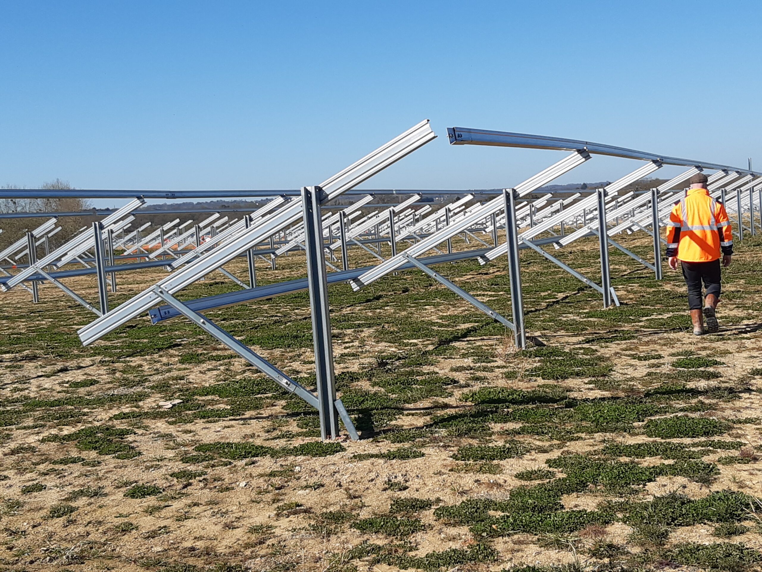 village-breton-parc-solaire-2-scaled Un village breton, un havre pour le développement des parcs solaires