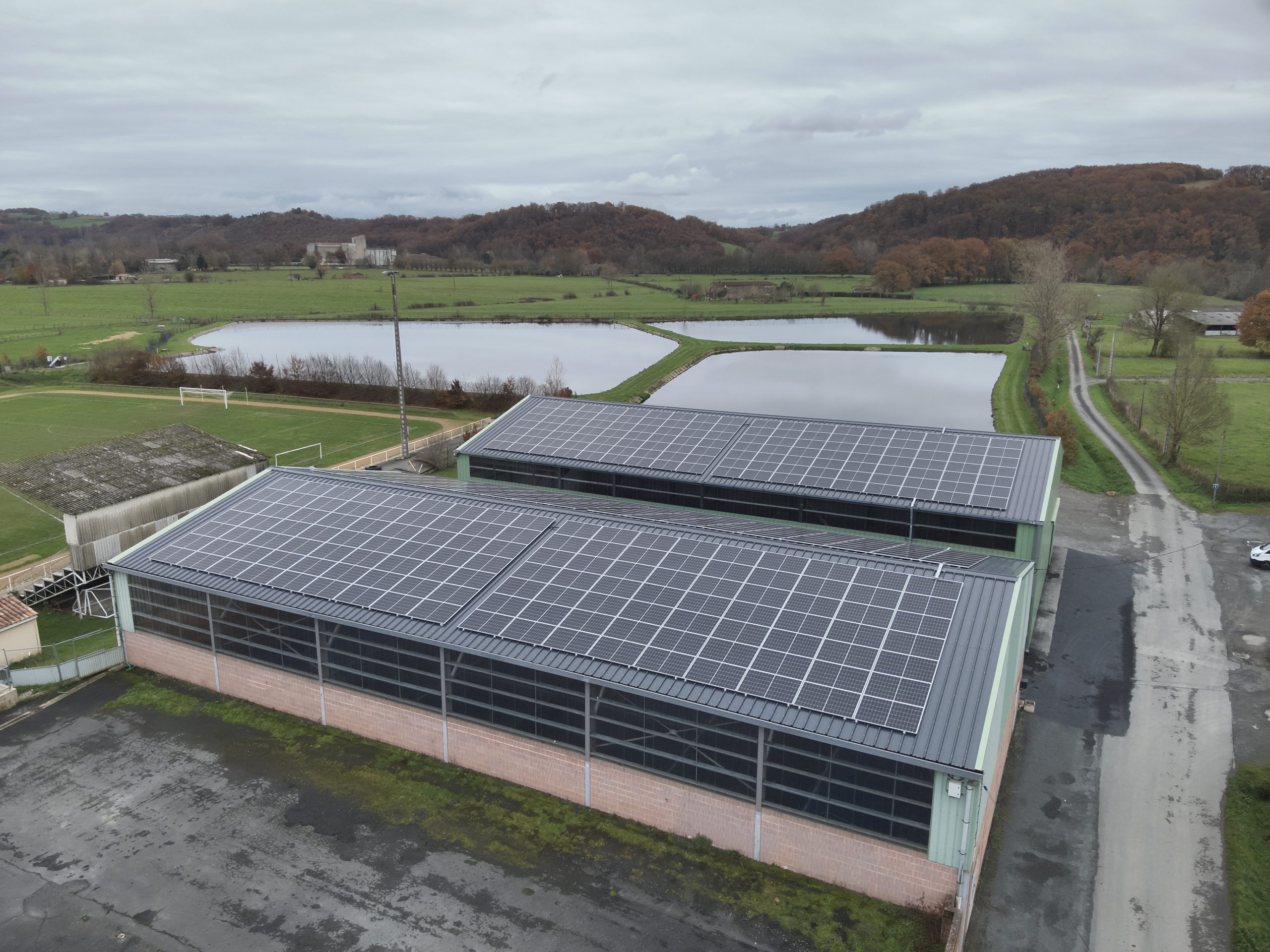 centrale-solaire-salle-de-sport-1 Une centrale solaire pour alimenter la salle de sport à Saint-Etienne-du-Bois