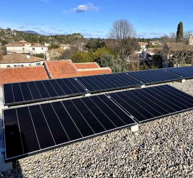 cout-panneaux-photovoltaiques-1 Prix de l'installation des panneaux photovoltaïques : guide des coûts et des aides disponibles