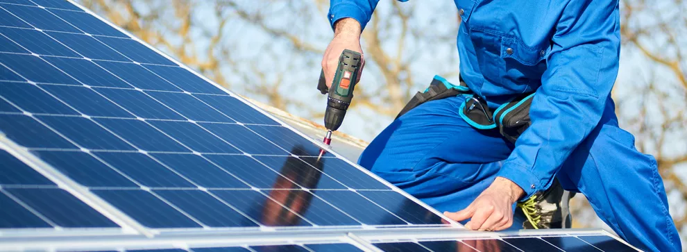 formation-installateurs-panneaux-photovoltaiques Formation des installateurs de panneaux photovoltaïques : enjeux et opportunités