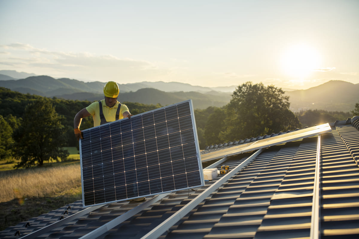 découvrez comment l'installation photovoltaïque peut transformer votre toit en source d'énergie durable et économique. profitez des avantages des panneaux solaires, réduisez votre facture d'électricité et contribuez à la protection de l'environnement grâce à une solution d'énergie renouvelable efficace.