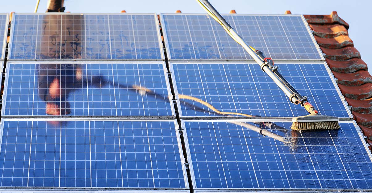 nettoyage-panneaux-photovoltaiques-3 Système de nettoyage pour grandes installations de panneaux photovoltaïques