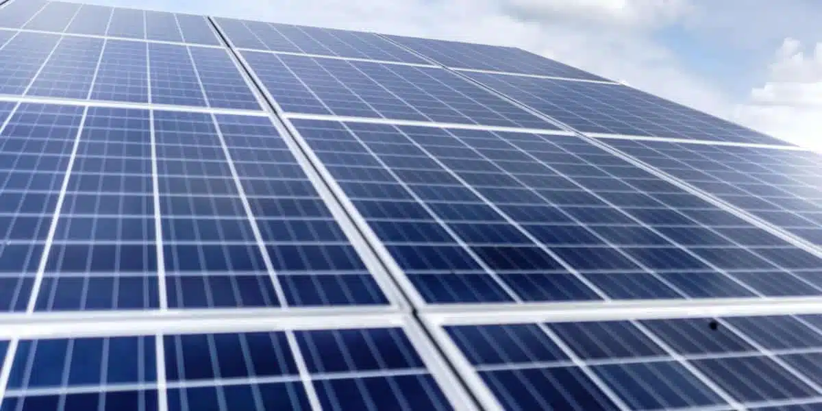 découvrez les avantages du photovoltaïque dans le cadre de la réglementation rt2012. apprenez comment cette norme favorise l'intégration des énergies renouvelables et améliore la performance énergétique des bâtiments neufs.