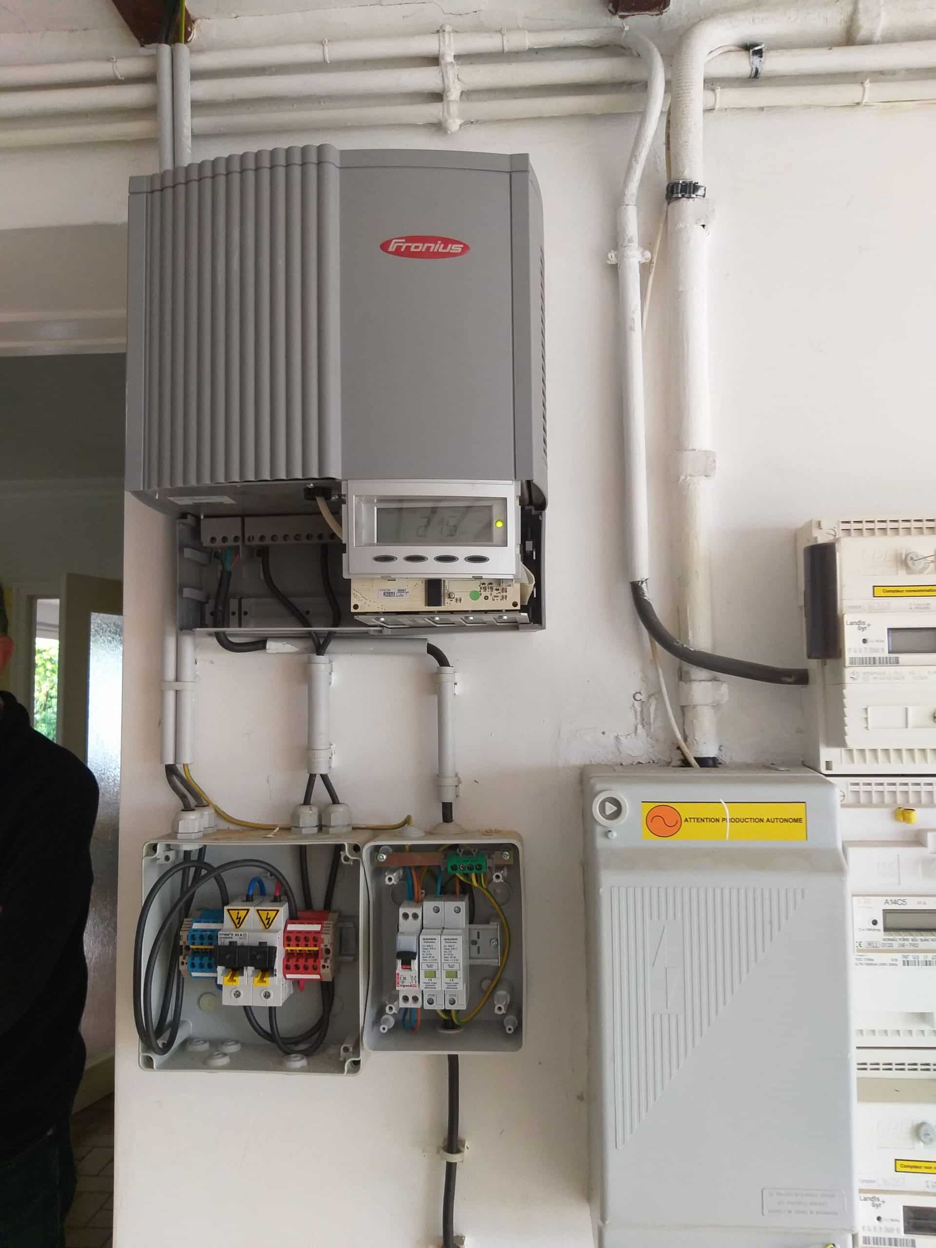 reparation-onduleur-photovoltaique-2 Réparer un onduleur dans une installation photovoltaïque en Sarthe : guide pratique