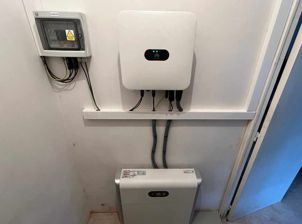 reparation-onduleur-photovoltaique-3 Réparer un onduleur dans une installation photovoltaïque en Sarthe : guide pratique