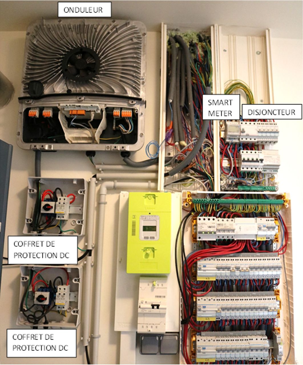 tableau-electrique-photovoltaique-2 Le rôle crucial du tableau électrique dans une installation photovoltaïque