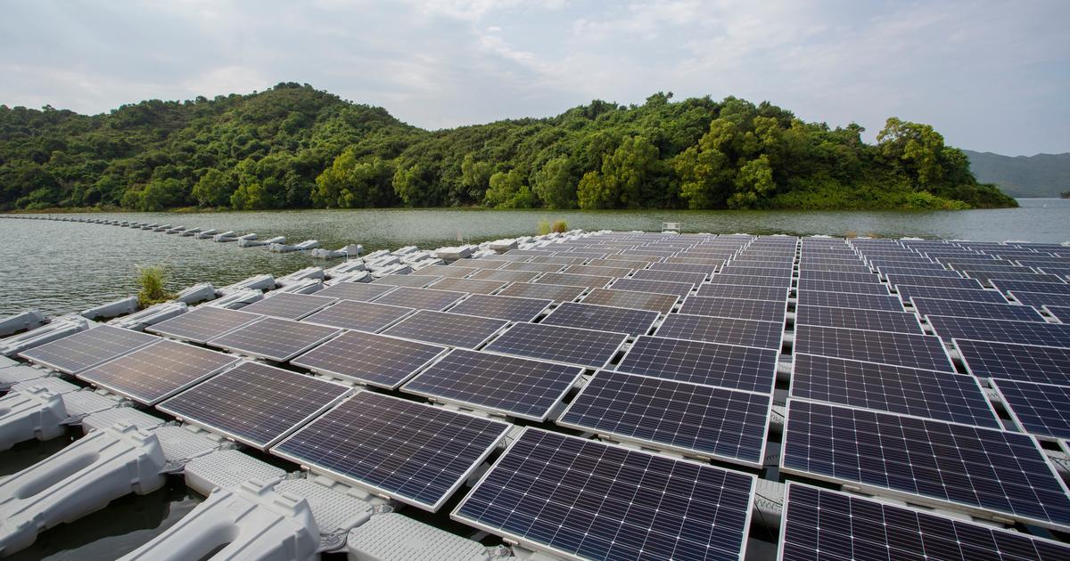 découvrez les enjeux de l'énergie solaire en france entre promesses d'avenir lumineux et dépendance croissante vis-à-vis de la chine.