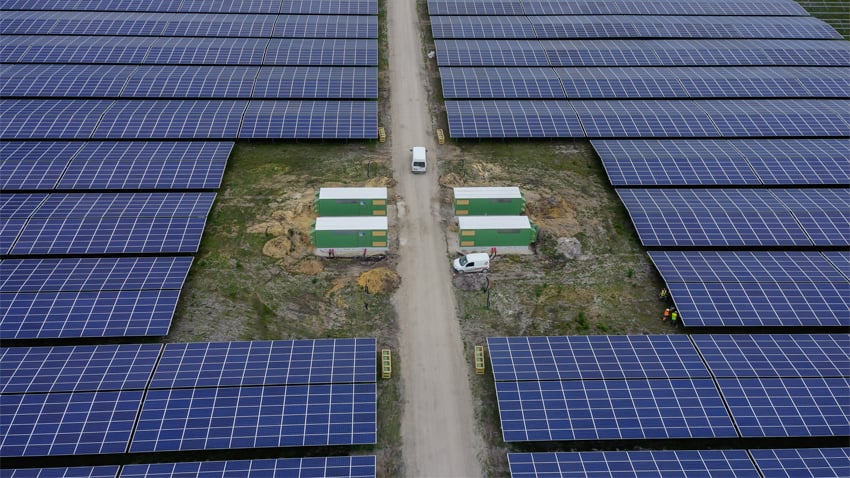 la-casa-devoile-une-centrale-photovoltaique-innovante-1 Énergie renouvelable : la CASA dévoile une centrale photovoltaïque innovante installée sur son toit