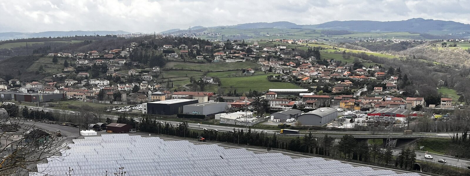 centre-sportif-converti-en-centrale-solaire-en-loire-atlantique-1 Dans cette commune de Loire-Atlantique, le centre sportif se transforme en centrale solaire innovante