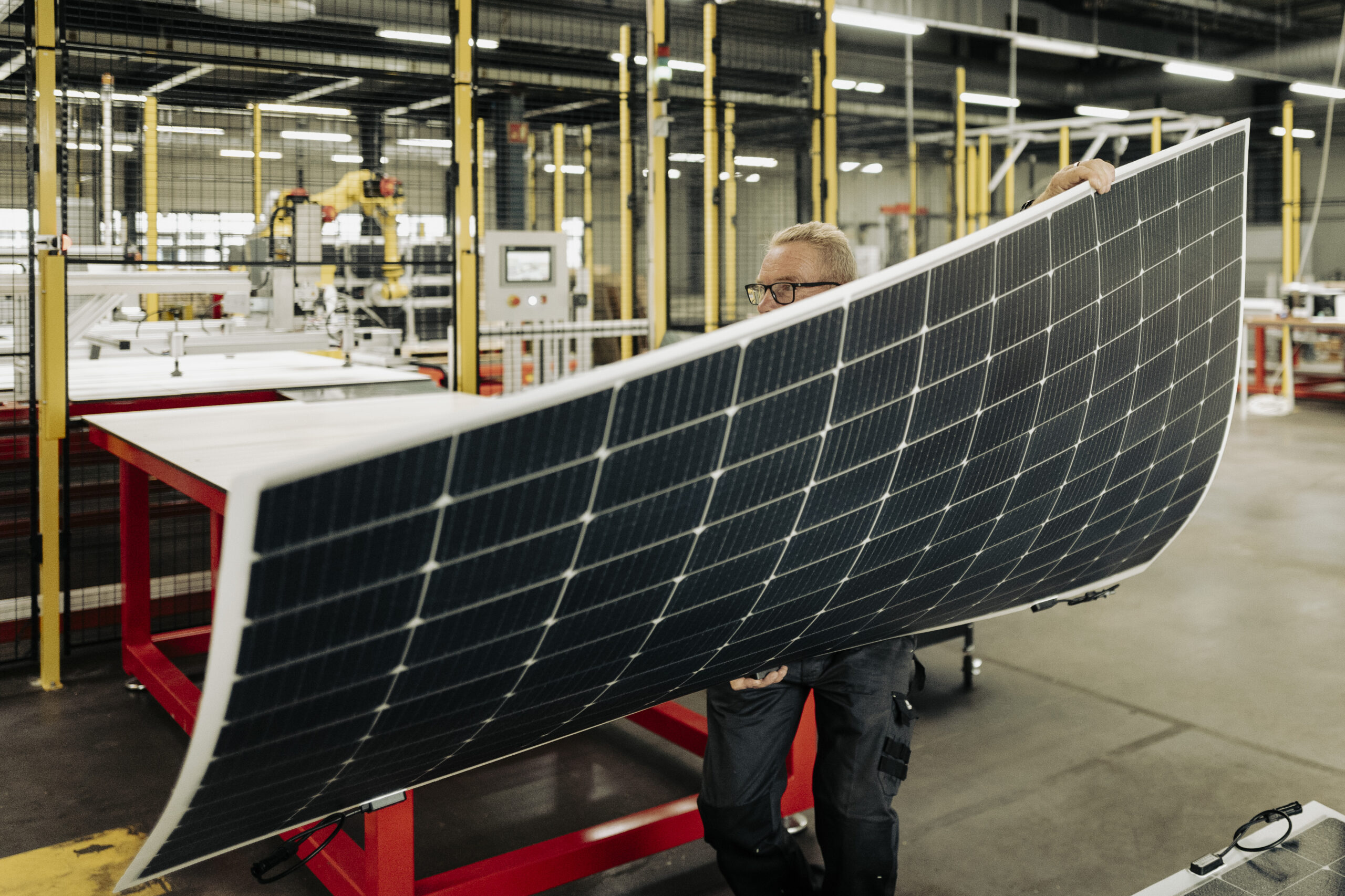 un habitant du loiret exprime ses inquiétudes concernant l'installation et l'impact des panneaux solaires dans sa région.
