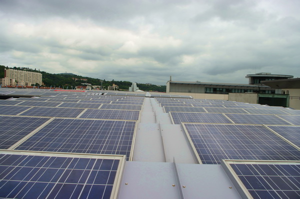 toiture-solaire-2000-m²-au-pole-tennis-de-beauvais-1 Une immense toiture solaire de 2 000 m² illumine le pôle tennistique de Beauvais