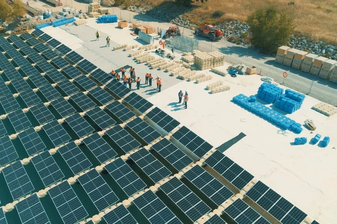 centrale-photovoltaique-a-bonneuil-sur-marne À Bonneuil-sur-Marne, une centrale photovoltaïque vous invite à rouler dessus au cœur du port