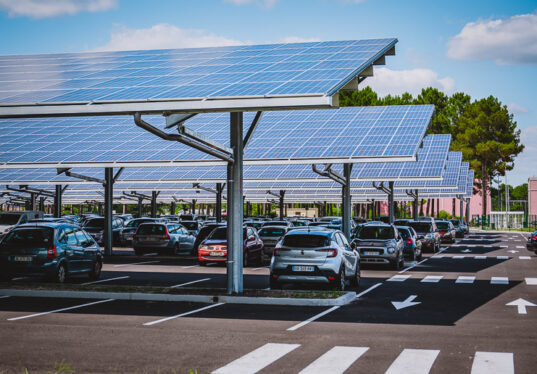st-martin-belle-roche-aire-de-stationnement-avec-ombriere-photovoltaique-1 ST-MARTIN-BELLE-ROCHE : Installation d’une aire de stationnement équipée d’une ombrière photovoltaïque à la Maison de la santé
